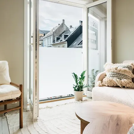Urban - Stylish Scandinavian Gem With French Balcony *