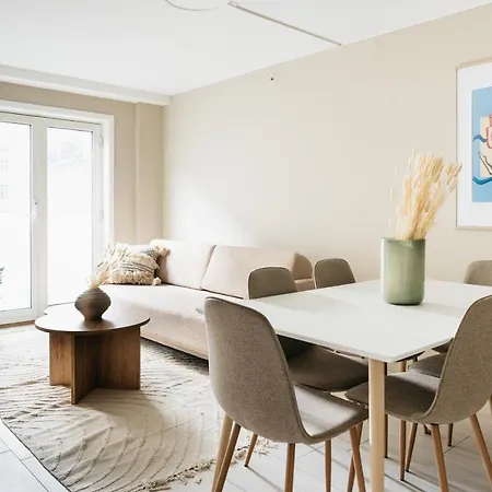 Appartement Urban - Stylish Scandinavian Gem With French Balcony